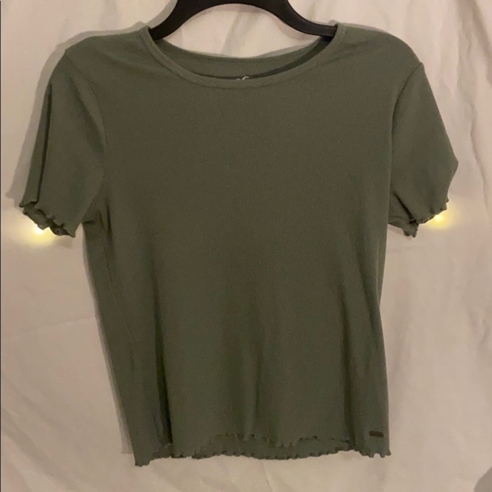 Green cropped fitting hollister m top